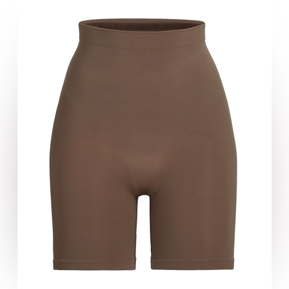 SKIMS SEAMLESS SCULPT MID THIGH SHORT OXIDE S/M - Picture 2 of 5